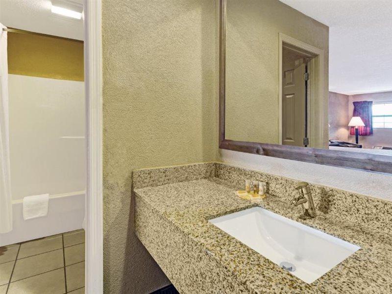 Motel Days By Wyndham Near Casino 2*